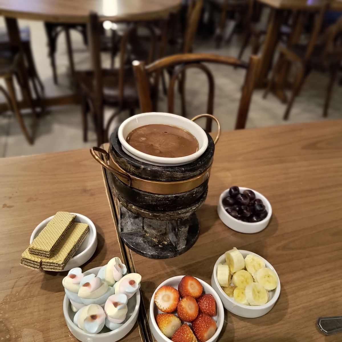 Fondue de chocolate com frutas
